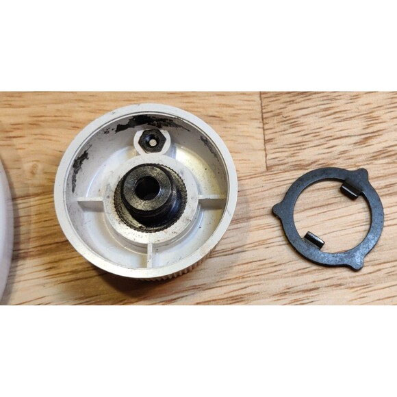 Singer Sewing Machine Model 248 - Replacement Hand Wheel Assembly - Picture 6 of 6